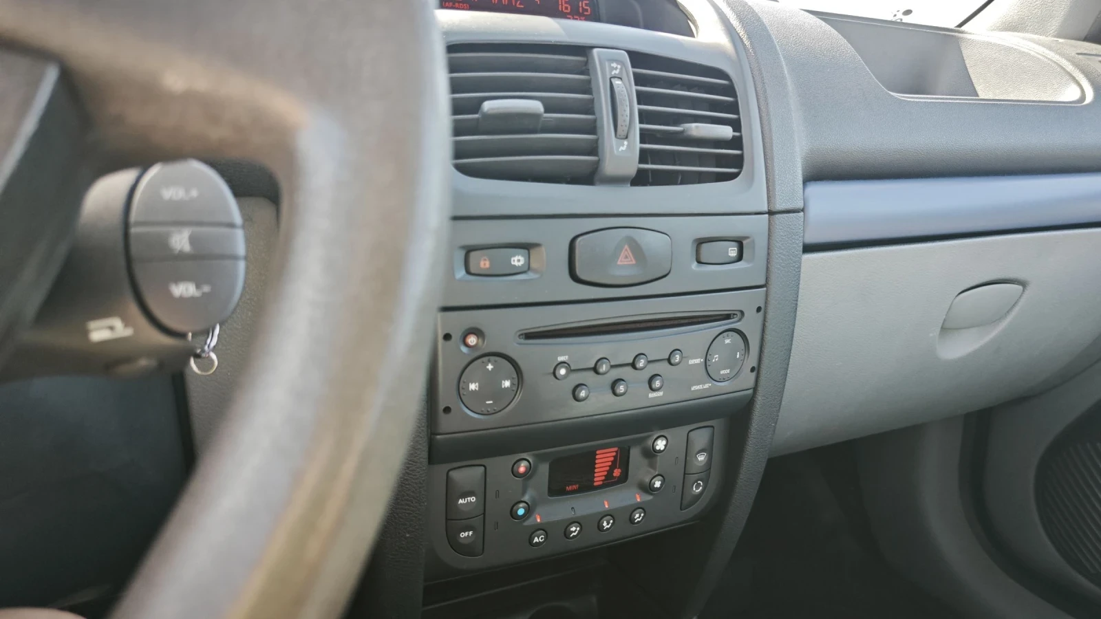 Renault Symbol 1.4 75 ГАЗ, снимка 8 - Автомобили и джипове - 55471190