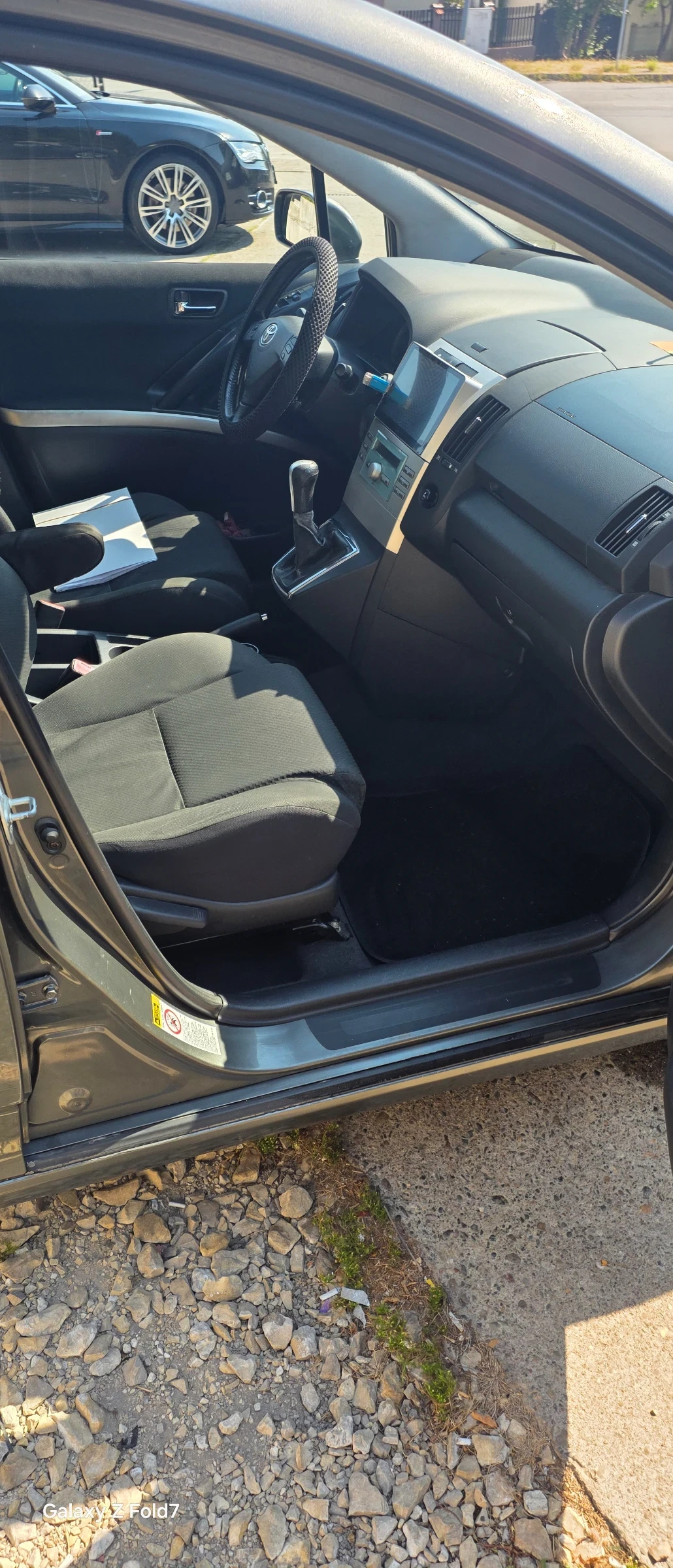 Toyota Corolla verso 2.0, снимка 5 - Автомобили и джипове - 56030195