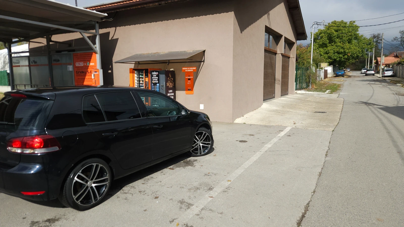 VW Golf 1.6 TDI, снимка 2 - Автомобили и джипове - 56745266
