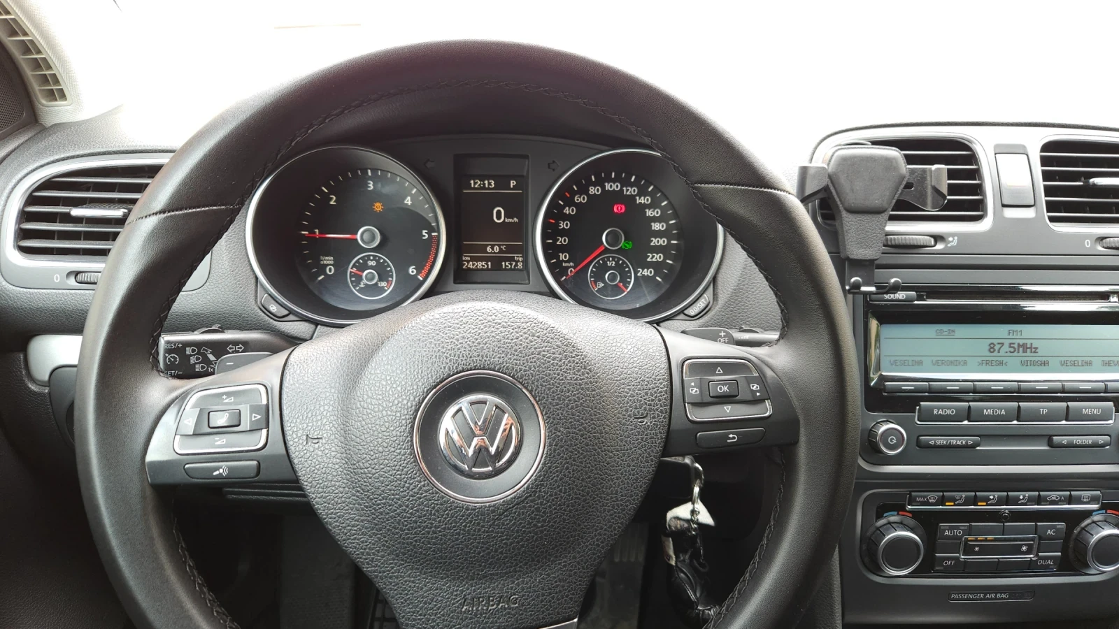 VW Golf 1.6 TDI, снимка 7 - Автомобили и джипове - 56745266