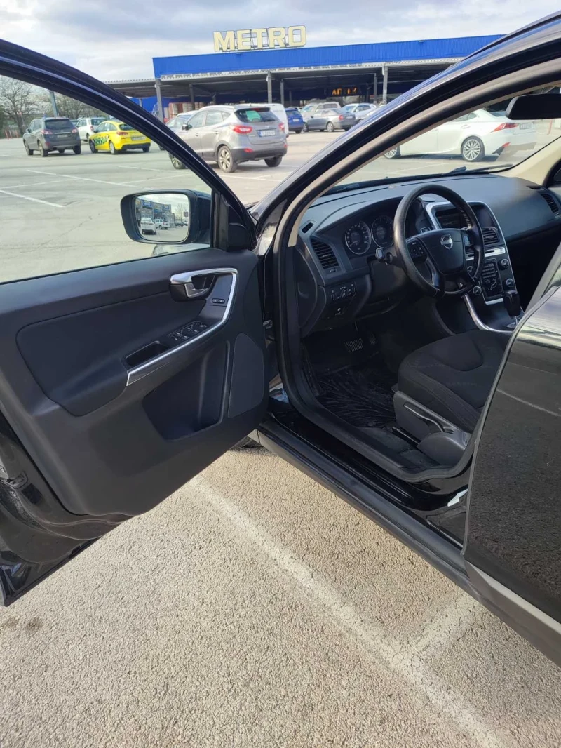 Volvo XC60 2.4 D AWD D3, снимка 8 - Автомобили и джипове - 52631553