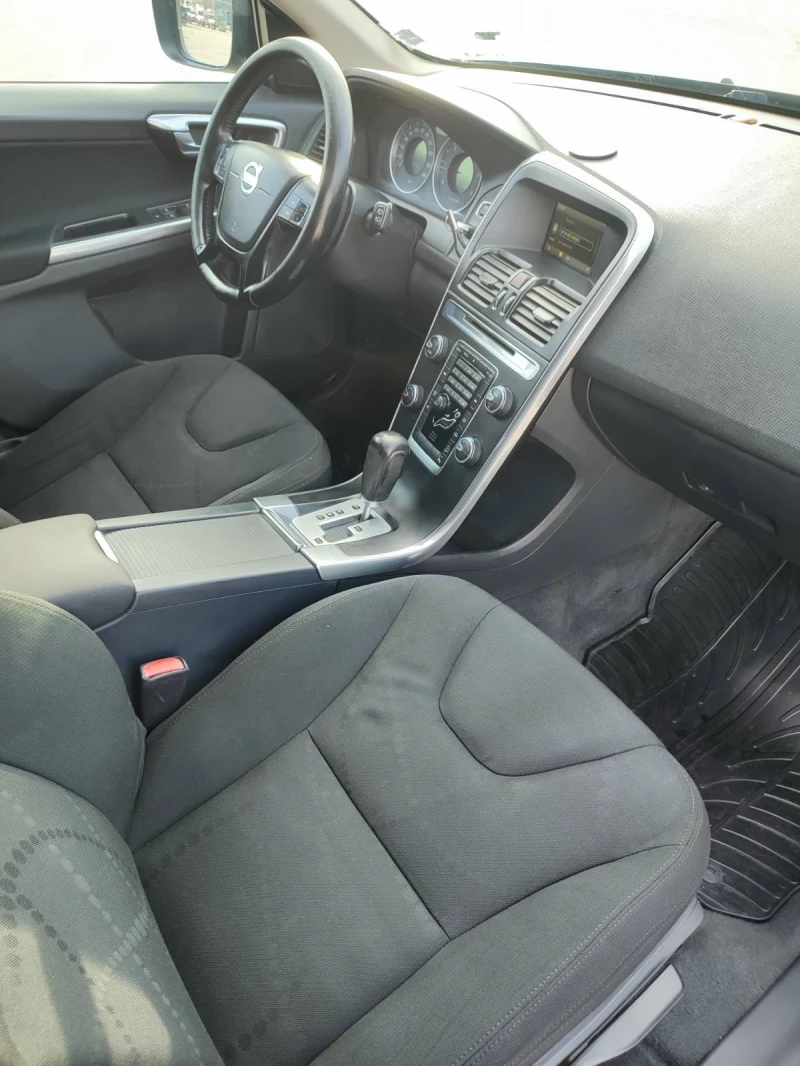 Volvo XC60 2.4 D AWD D3, снимка 10 - Автомобили и джипове - 52631553