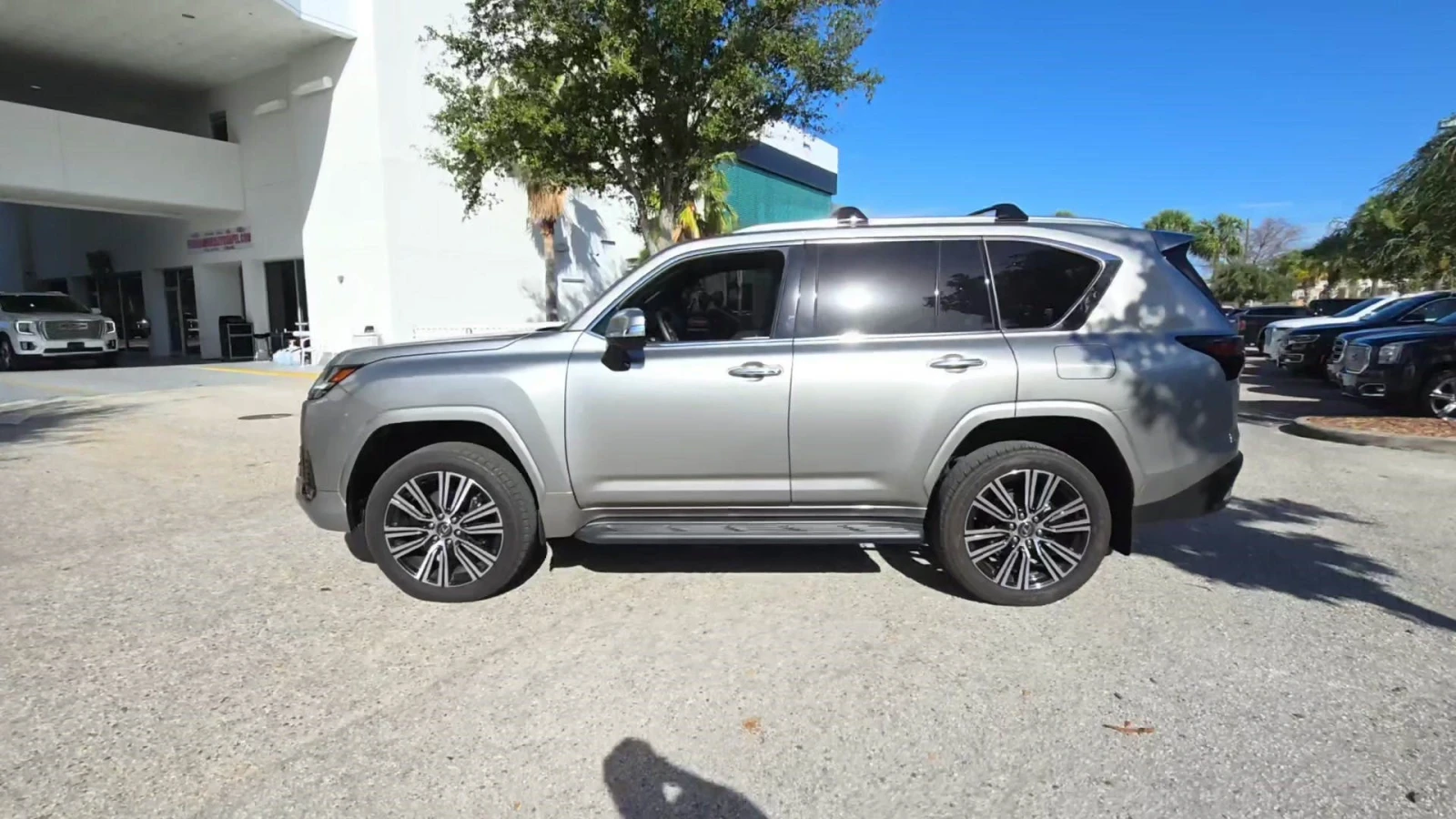 Lexus LX 600 Luxury, 7 места - изображение 2