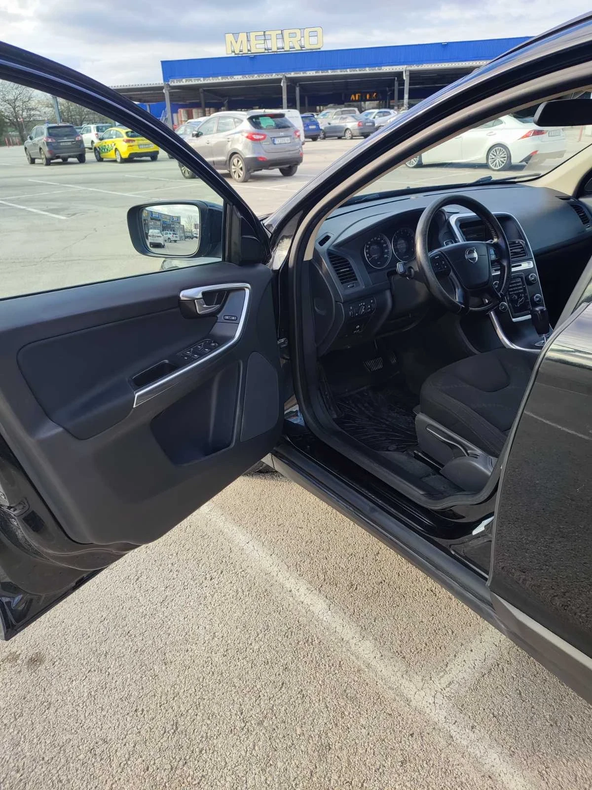 Volvo XC60 2.4 D AWD D3 - изображение 8