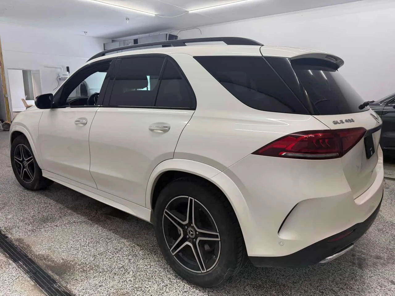 Mercedes-Benz GLE 450 BURMESTER/ПАНОРАМА/ДИСТРОНИК/HUD, снимка 3 - Автомобили и джипове - 54001758