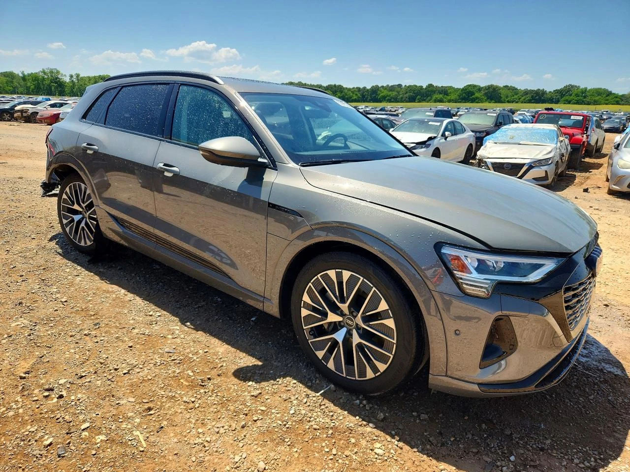 Audi Q8 E-Tron Premium Plus, снимка 4 - Автомобили и джипове - 54744873