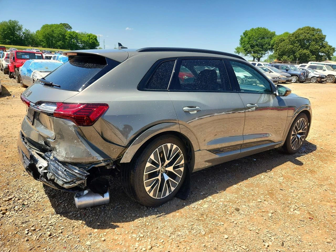 Audi Q8 E-Tron Premium Plus, снимка 3 - Автомобили и джипове - 54744873