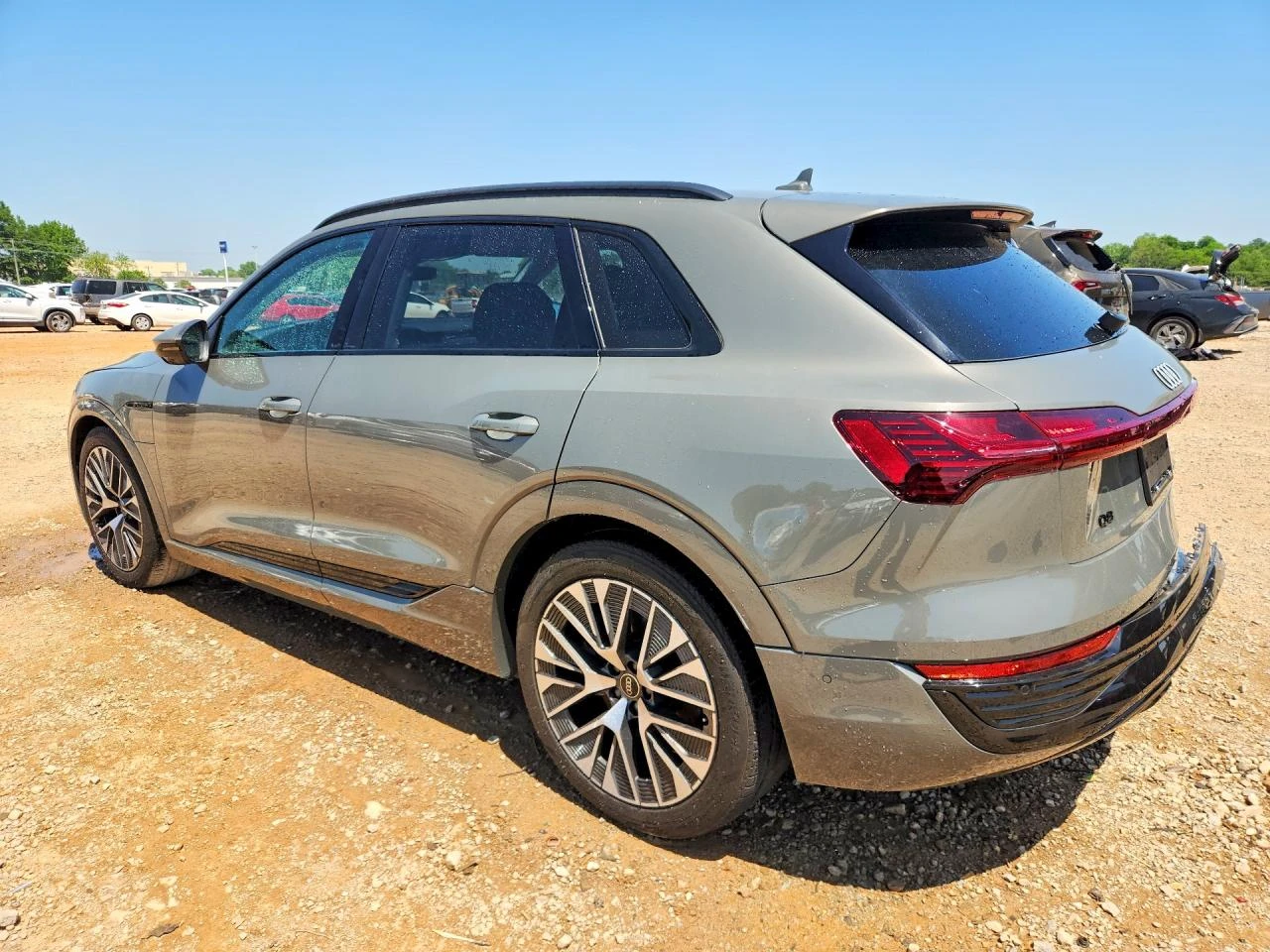 Audi Q8 E-Tron Premium Plus, снимка 2 - Автомобили и джипове - 54744873
