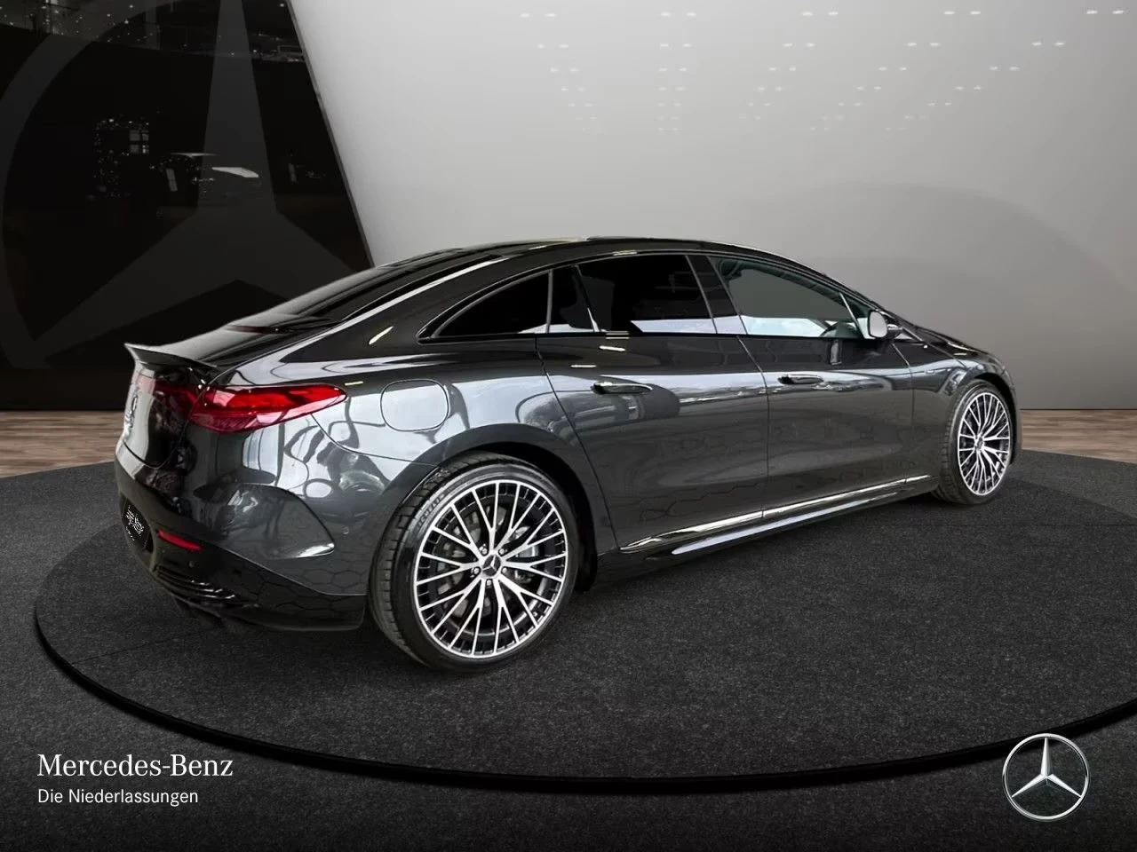 Mercedes-Benz EQE 43 AMG 4M Prem+ HyperScr AIR 360 DIST PANO HUD W/P, снимка 4 - Автомобили и джипове - 54883346
