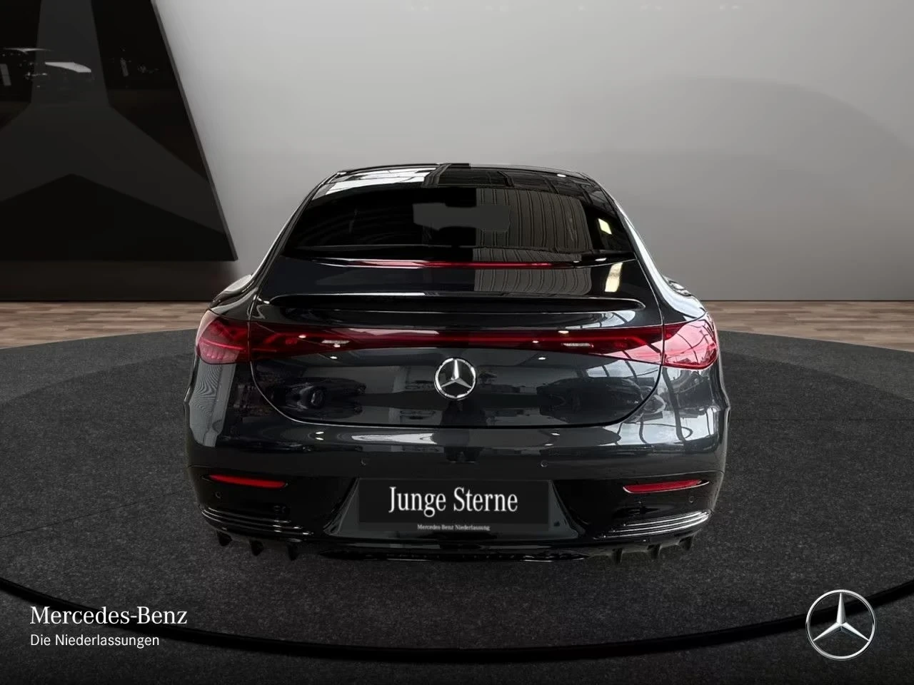 Mercedes-Benz EQE 43 AMG 4M Prem+ HyperScr AIR 360 DIST PANO HUD W/P, снимка 5 - Автомобили и джипове - 54883346