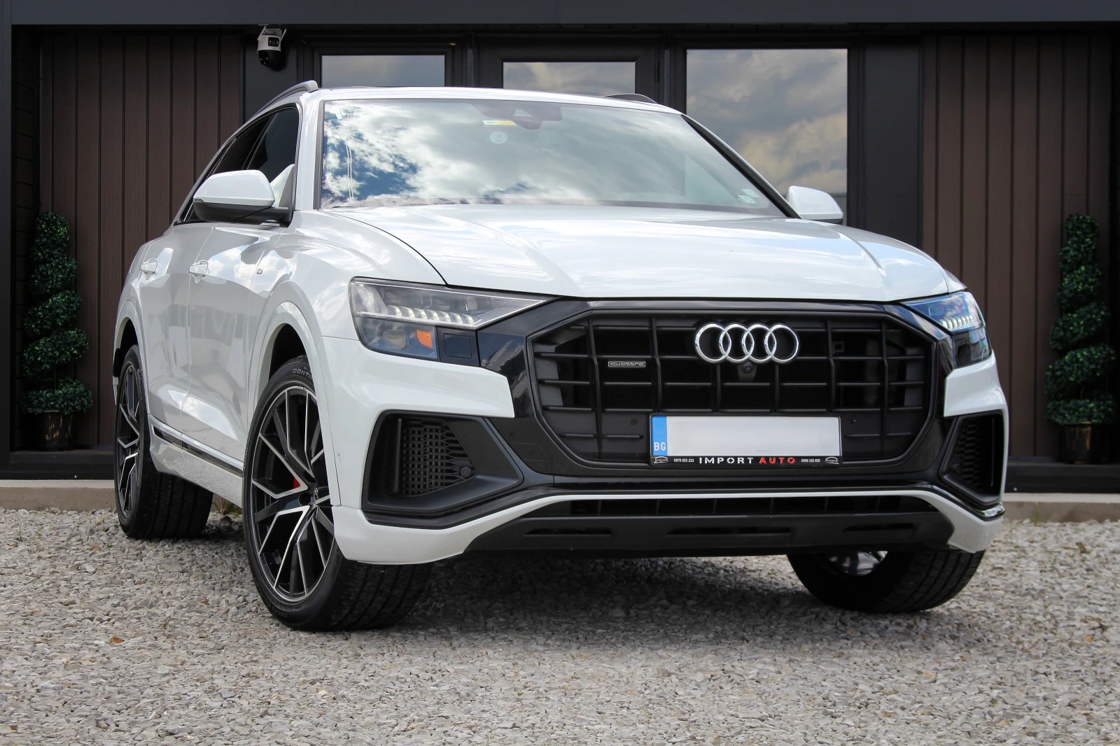 Audi Q8 55TFSI* S-LINE* BLACK OPTICS* BANG&OLUFSEN* 360, снимка 3 - Автомобили и джипове - 55559251