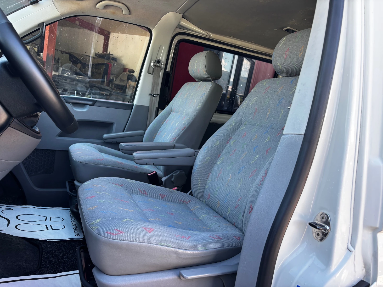 VW Transporter Климатик 6 места топ, снимка 8 - Бусове и автобуси - 54917810
