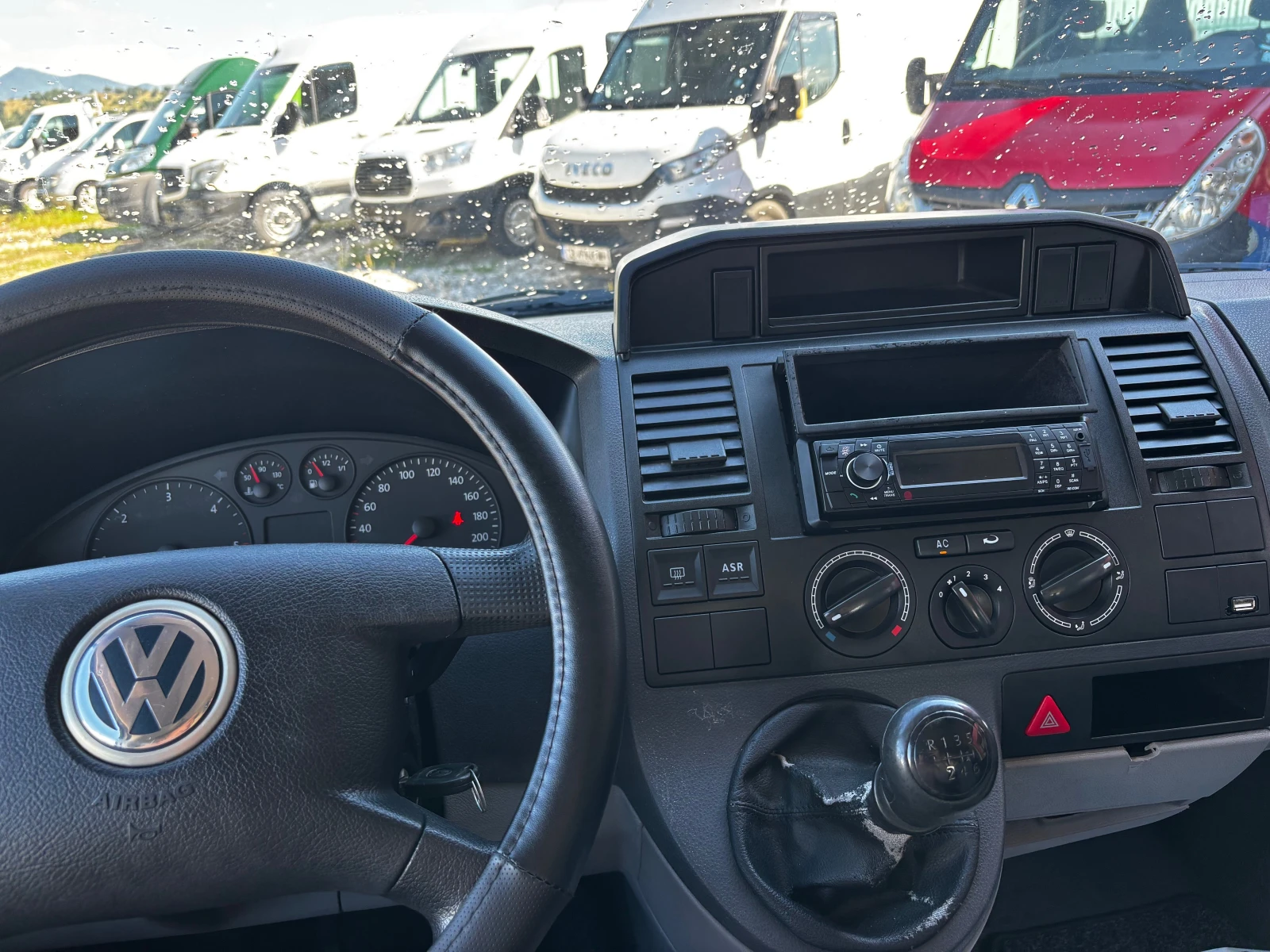 VW Transporter Климатик 6 места топ, снимка 10 - Бусове и автобуси - 54917810