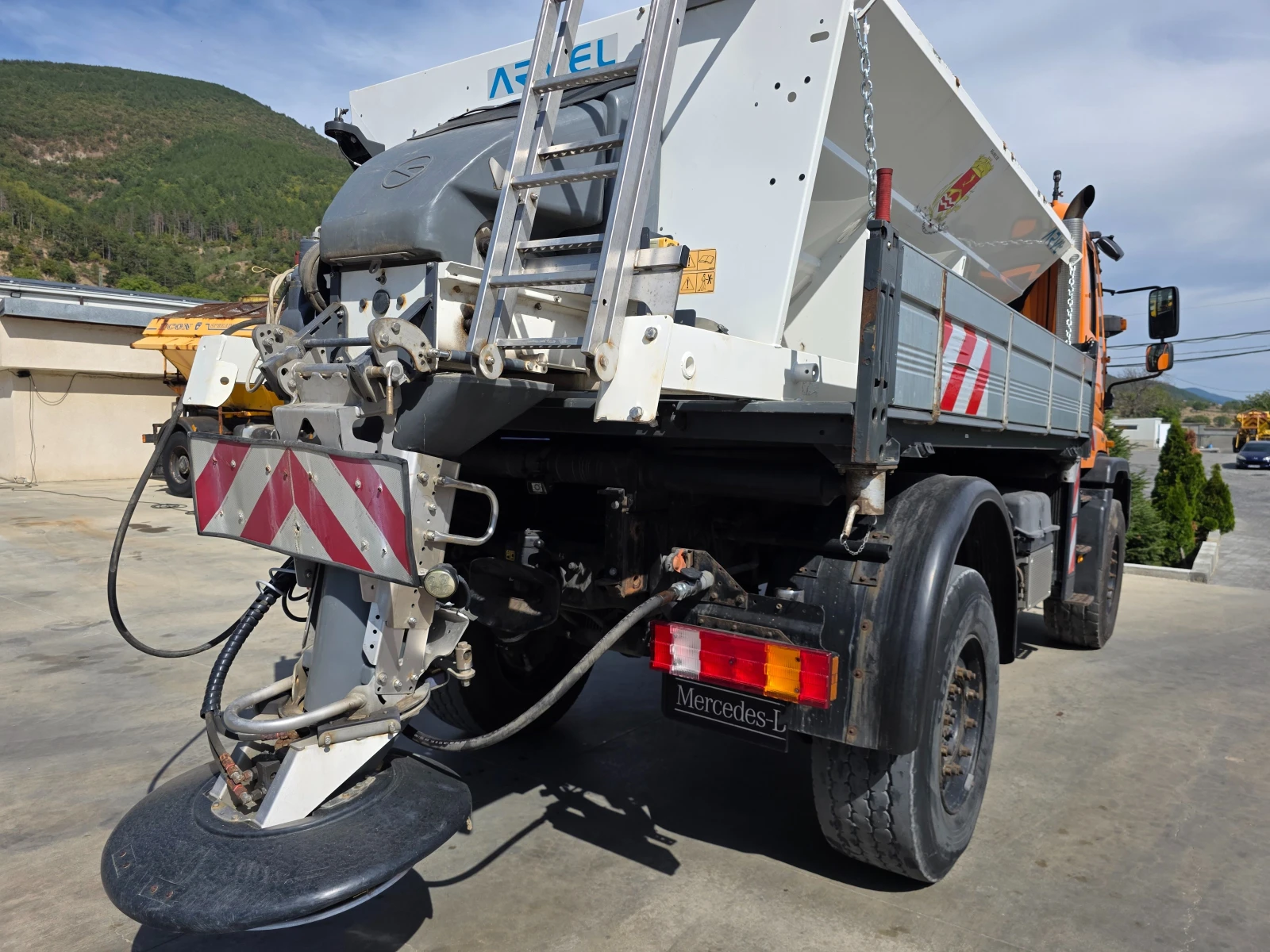 Mercedes-Benz UNIMOG U 500 L самосвал, снимка 2 - Камиони - 56223277
