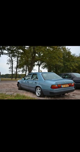 Mercedes-Benz 230, снимка 2