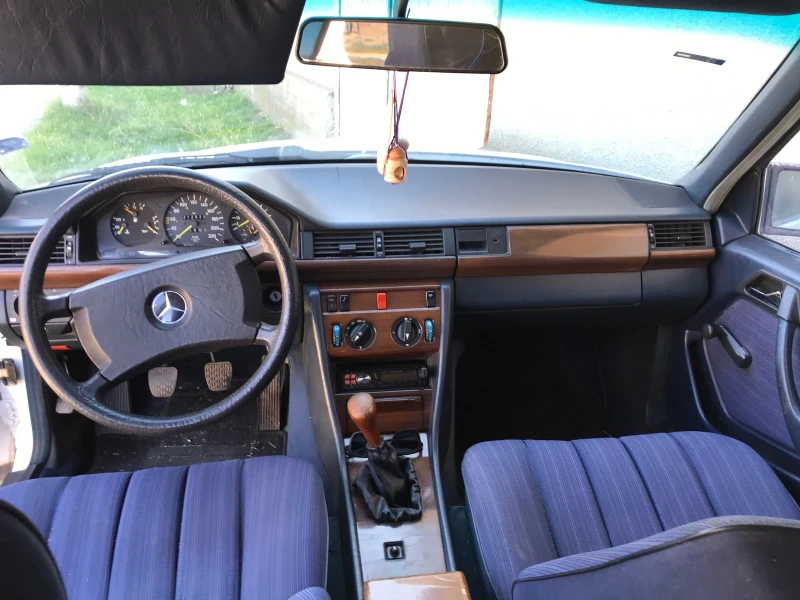 Mercedes-Benz 124 300D, снимка 4 - Автомобили и джипове - 47339832