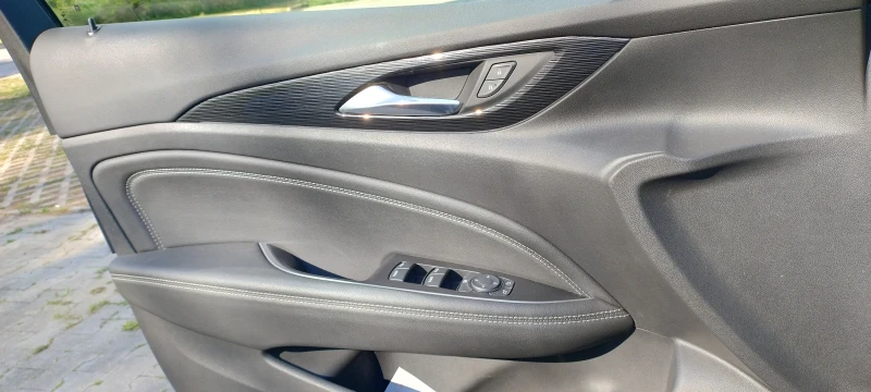 Opel Insignia 1.6 CDTI , снимка 15 - Автомобили и джипове - 50130169