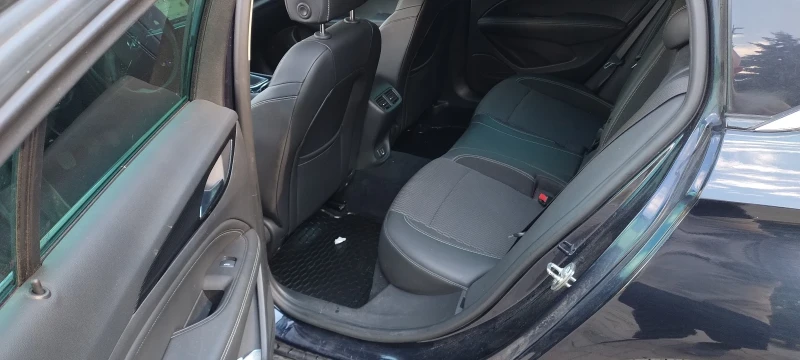 Opel Insignia 1.6 CDTI , снимка 9 - Автомобили и джипове - 50130169