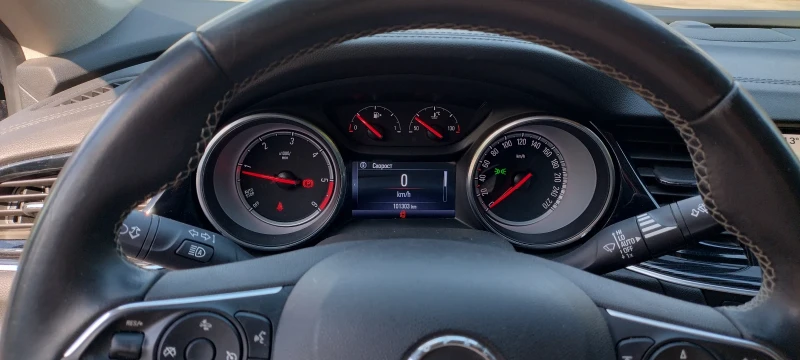 Opel Insignia 1.6 CDTI , снимка 11 - Автомобили и джипове - 50130169