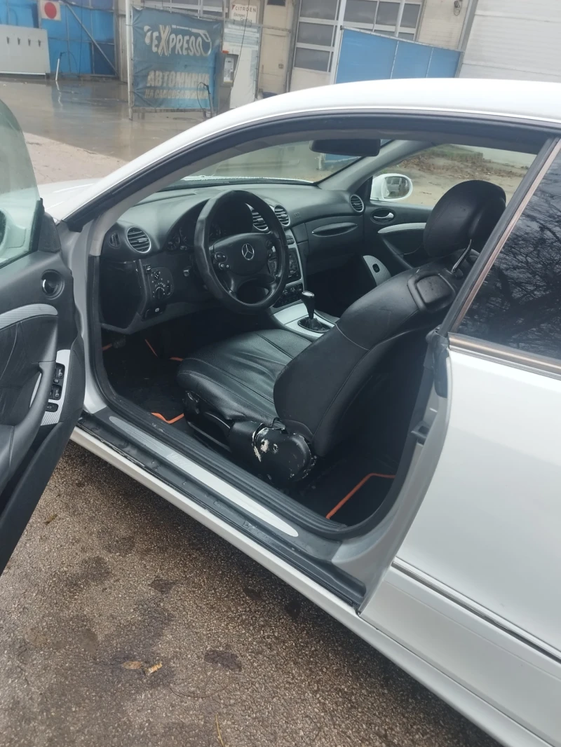 Mercedes-Benz CLK 240, снимка 11 - Автомобили и джипове - 52241943