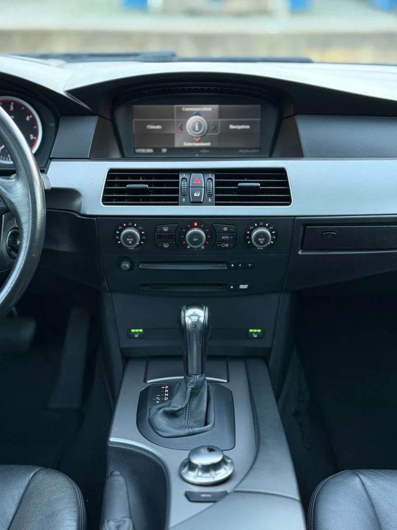 BMW 530 3.0d~218hp~M-PACK~ПАНОРАМА-HEAD UP!, снимка 12 - Автомобили и джипове - 52528437