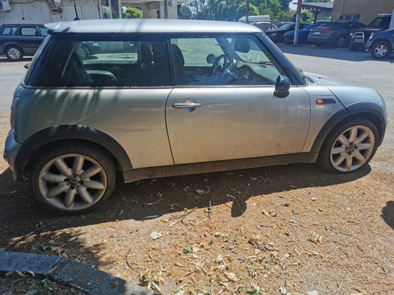 Mini Cooper 1.6 I  2Бр. 116к.с., снимка 13 - Автомобили и джипове - 26861045