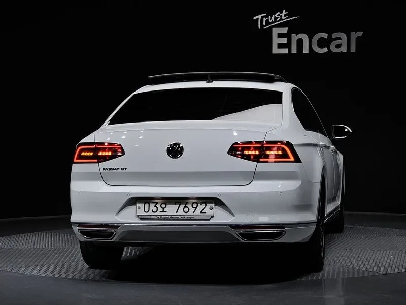 VW Passat 2.0 Tdi Premium - САМО 30% АВАНС, снимка 10 - Автомобили и джипове - 55483473