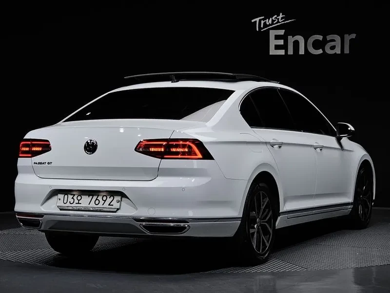 VW Passat 2.0 Tdi Premium - САМО 30% АВАНС, снимка 5 - Автомобили и джипове - 55483473