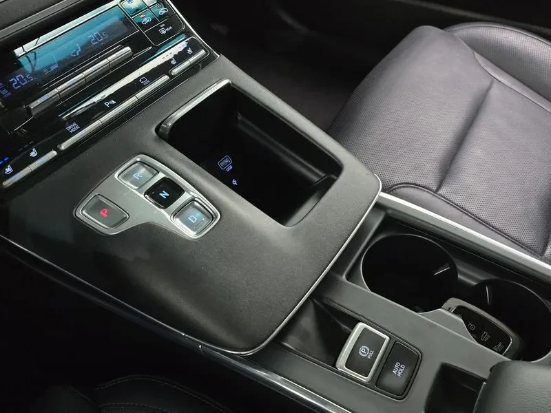 Hyundai Grandeur 2.5 Premium, снимка 9 - Автомобили и джипове - 55643728