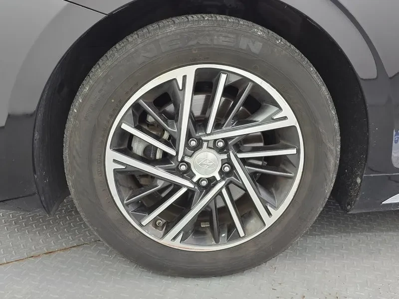 Hyundai Grandeur 2.5 Premium, снимка 5 - Автомобили и джипове - 55643728