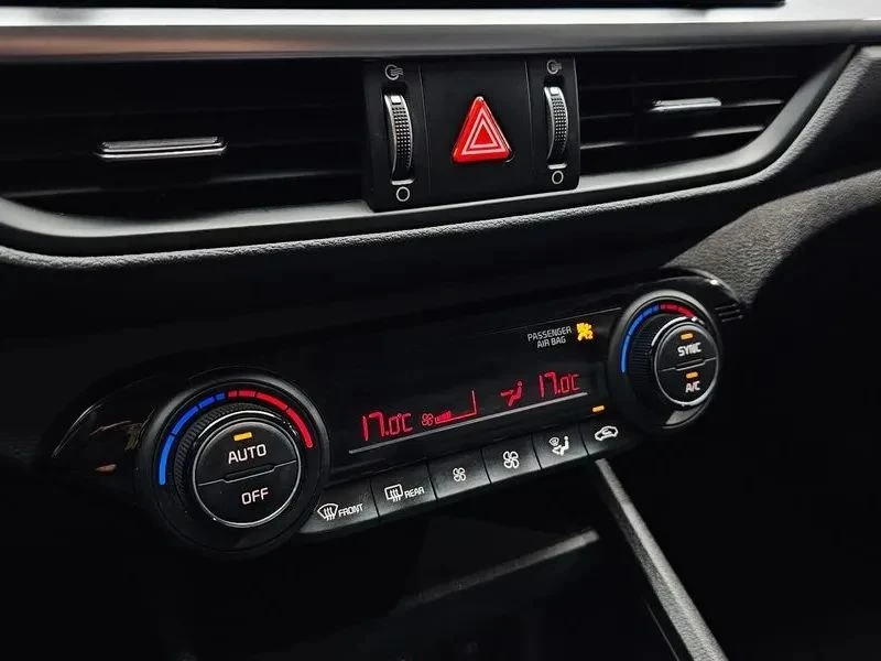 Kia K3, снимка 17 - Автомобили и джипове - 56690451