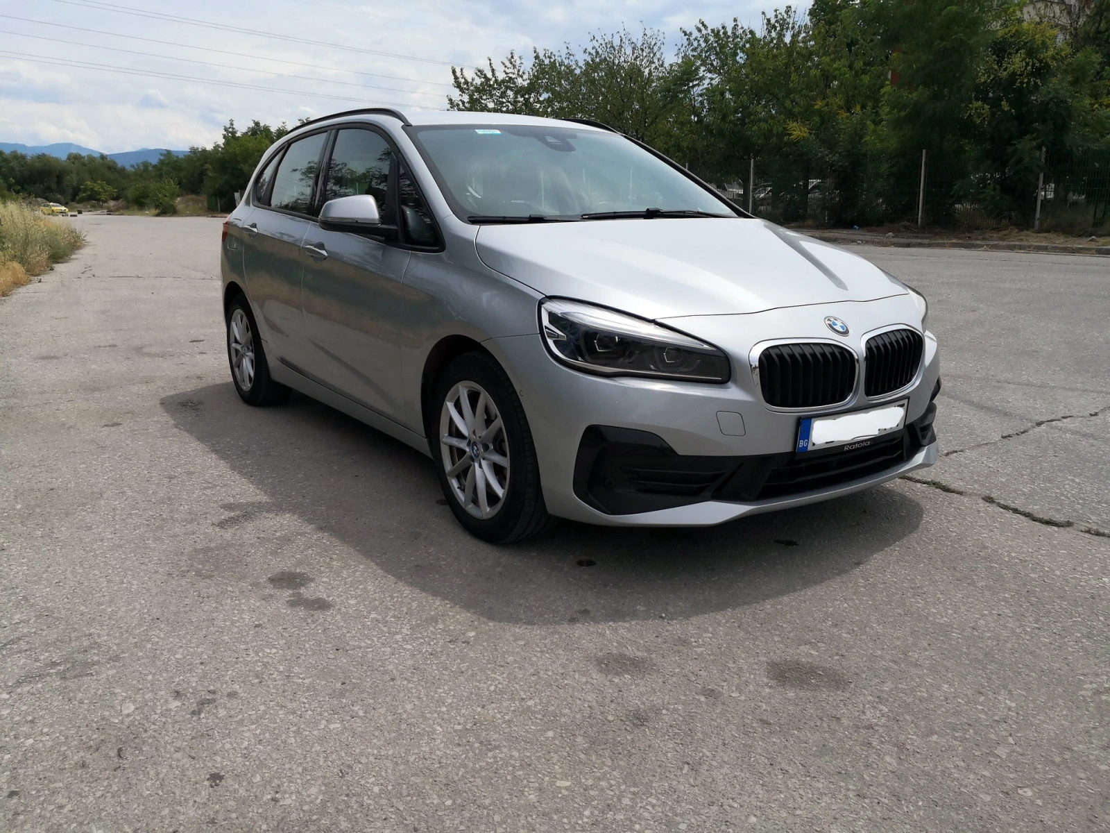 BMW 225 xE Plug In Hybrid - изображение 4