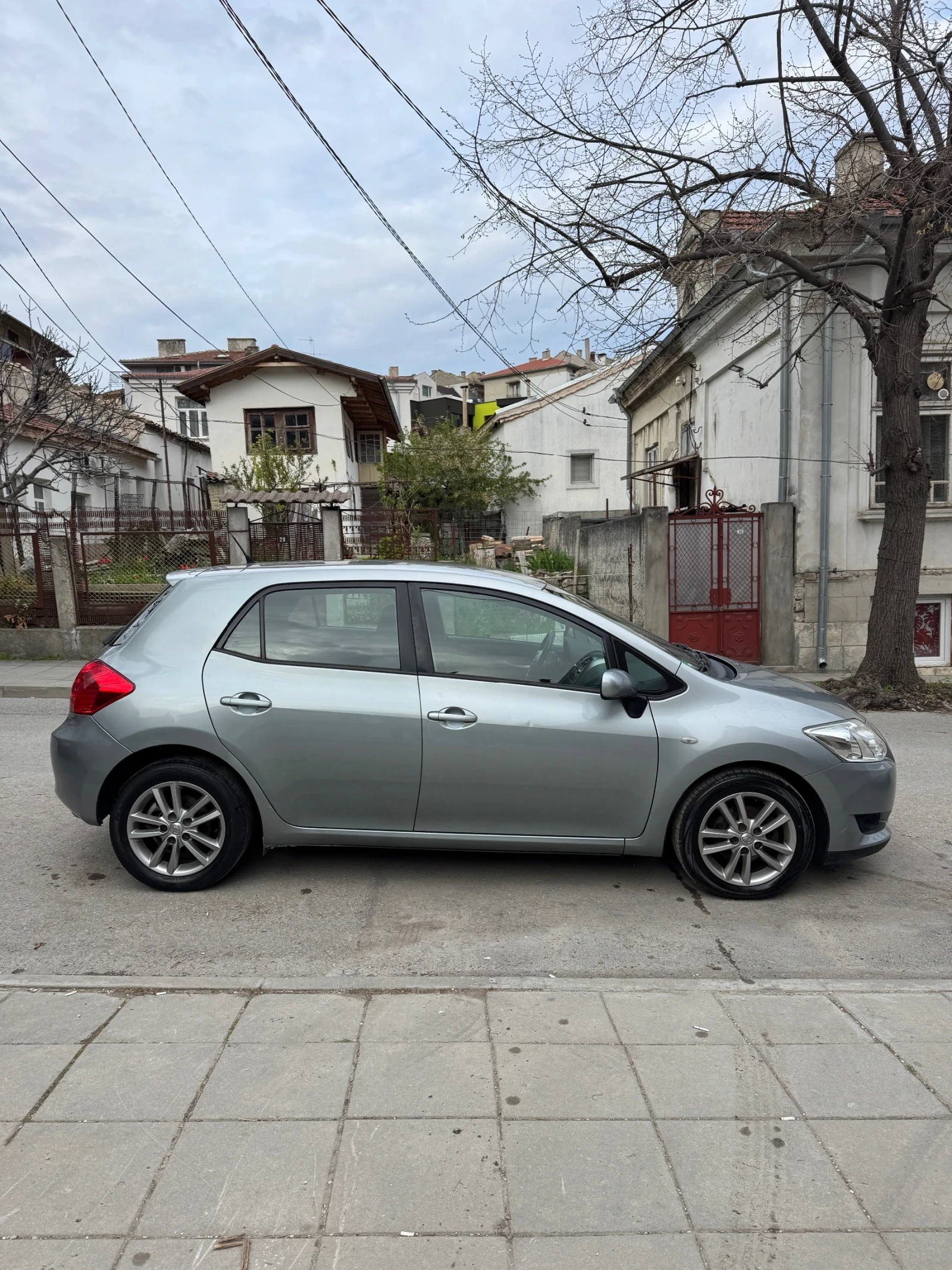 Toyota Auris 1.33 VVTi dual life - изображение 8