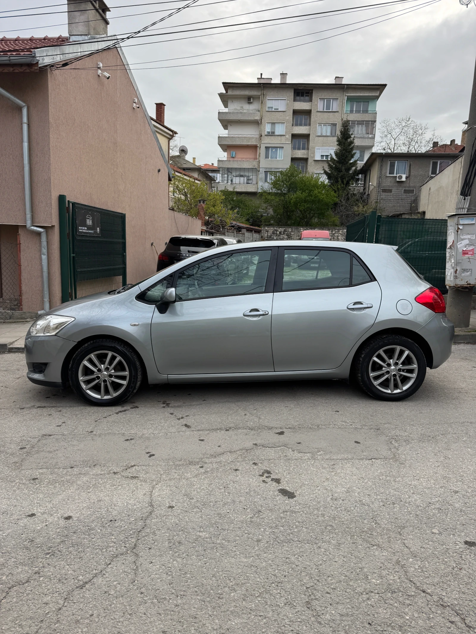 Toyota Auris 1.33 VVTi dual life - изображение 4