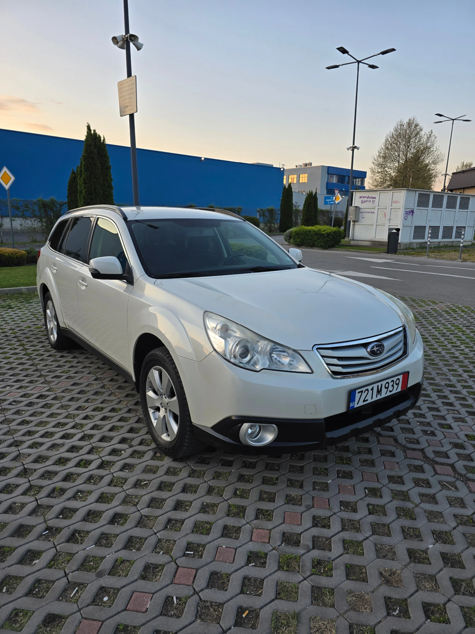 Subaru Outback от Швейцария 2.5i 4x4 - изображение 2