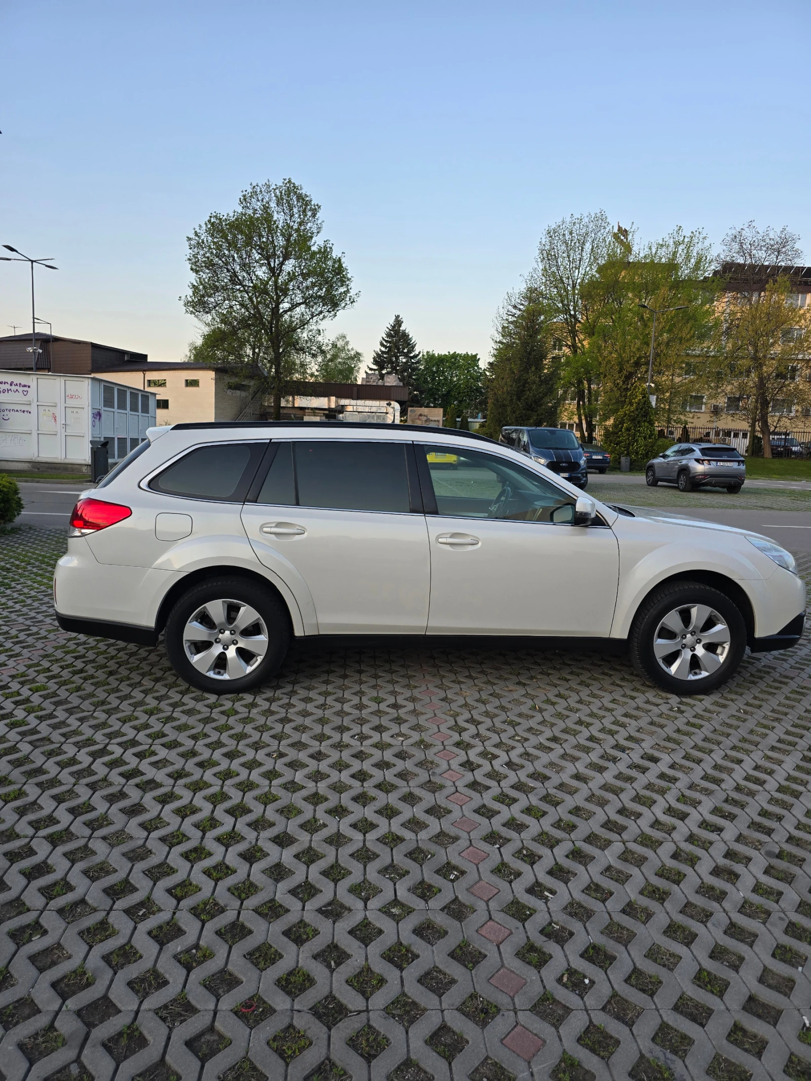 Subaru Outback от Швейцария 2.5i 4x4 - изображение 6