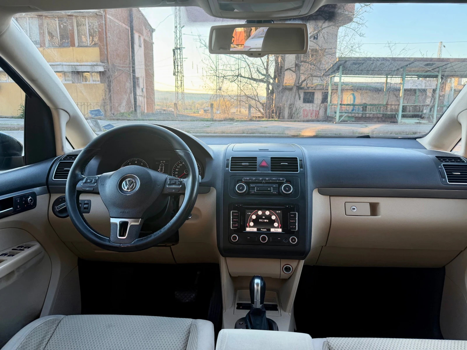 VW Touran 1.4 Бензин, снимка 7 - Автомобили и джипове - 54375073