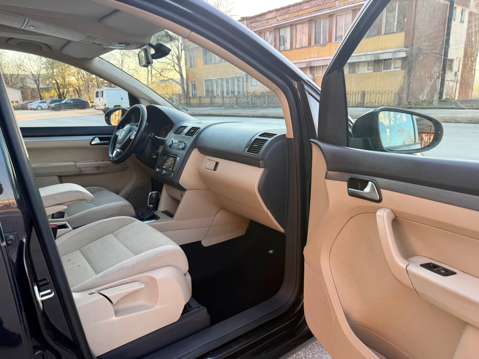 VW Touran 1.4 Бензин, снимка 8 - Автомобили и джипове - 54375073