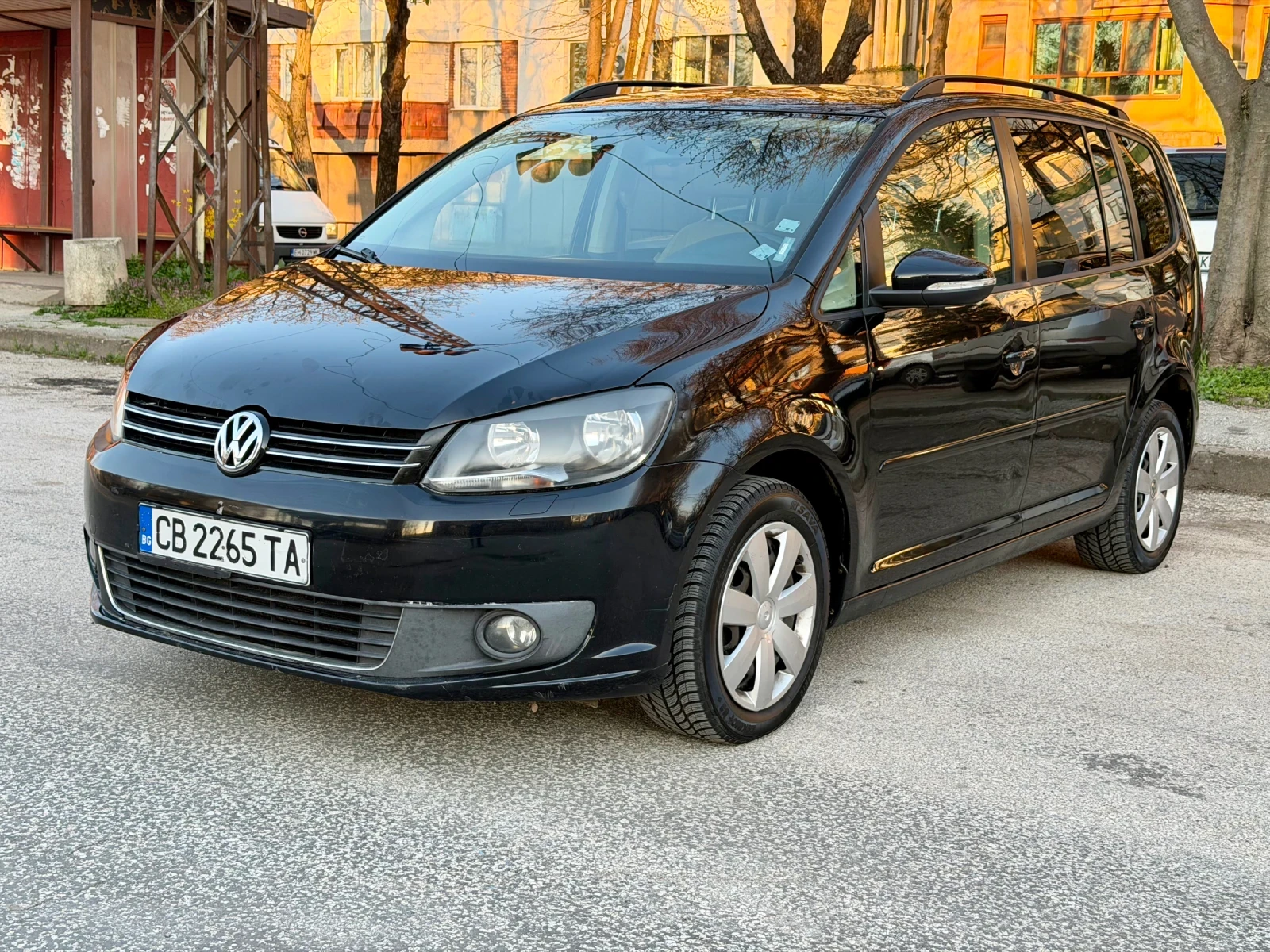 VW Touran 1.4 Бензин, снимка 2 - Автомобили и джипове - 54375073