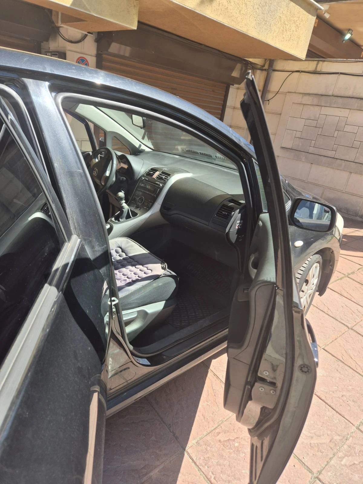 Toyota Auris, снимка 4 - Автомобили и джипове - 54478338