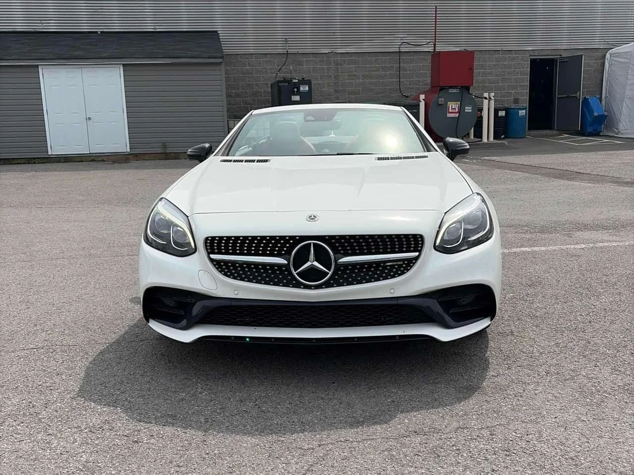 Mercedes-Benz SLC * AMG 43 * АВТОКРЕДИТ * ОТ ПРЕДСТАВИТЕЛСТВО, снимка 2 - Автомобили и джипове - 54784377