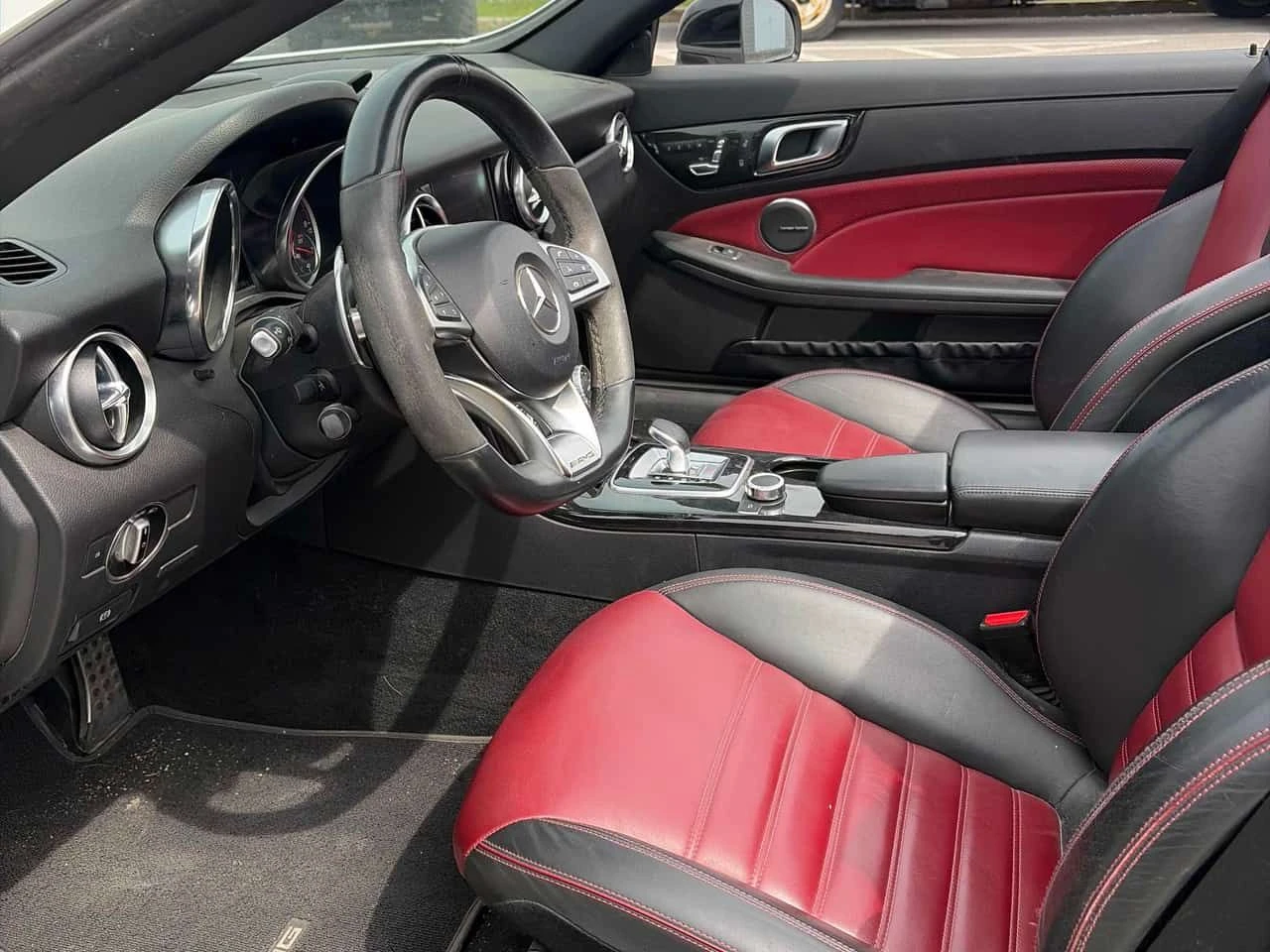 Mercedes-Benz SLC * AMG 43 * АВТОКРЕДИТ * ОТ ПРЕДСТАВИТЕЛСТВО, снимка 7 - Автомобили и джипове - 54784377