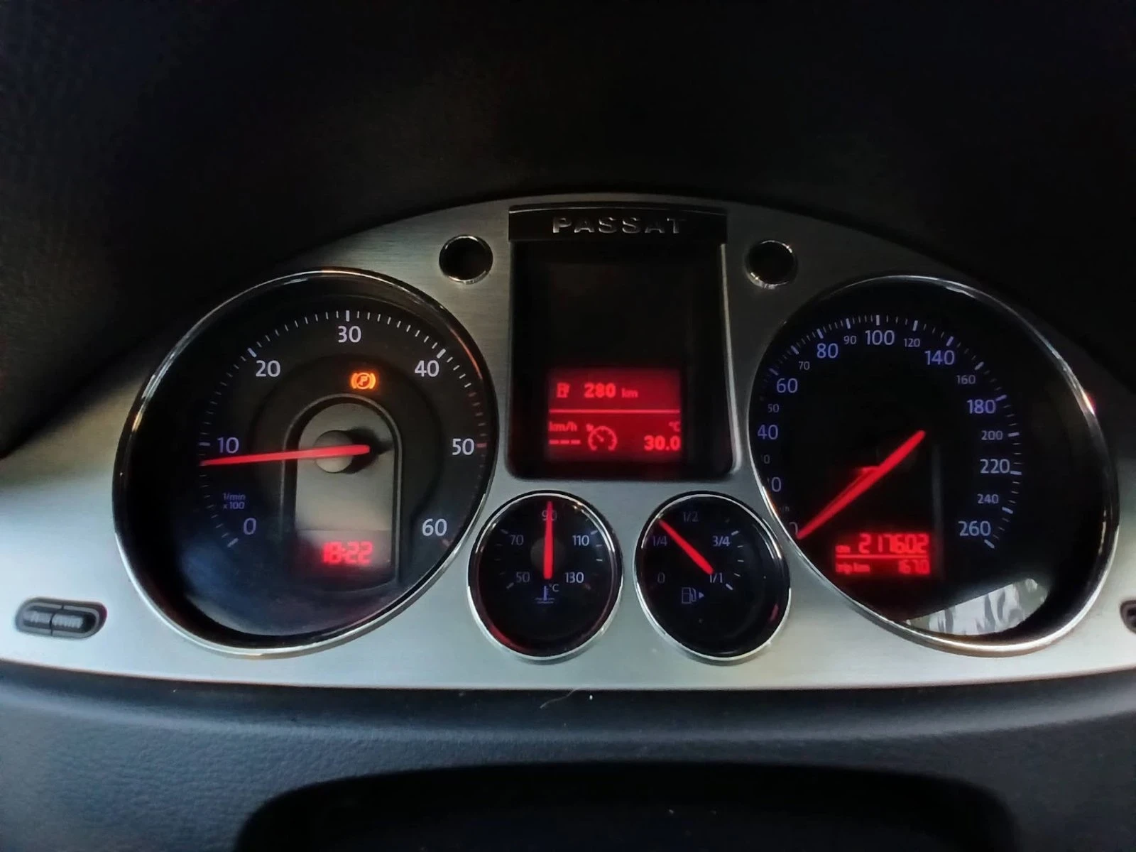 VW Passat 2.0 TDI, снимка 16 - Автомобили и джипове - 55339263