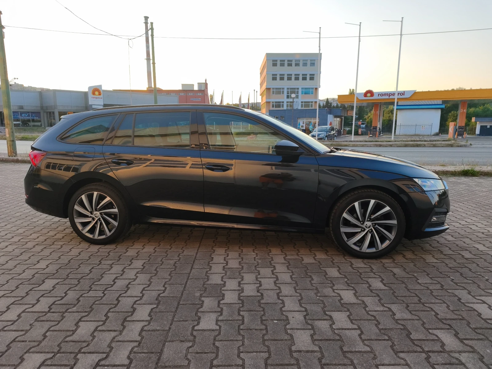 Skoda Octavia 2.0 TDI 150 к.с.MATRIX DIGITAL COCKPIT LED , снимка 2 - Автомобили и джипове - 55616981