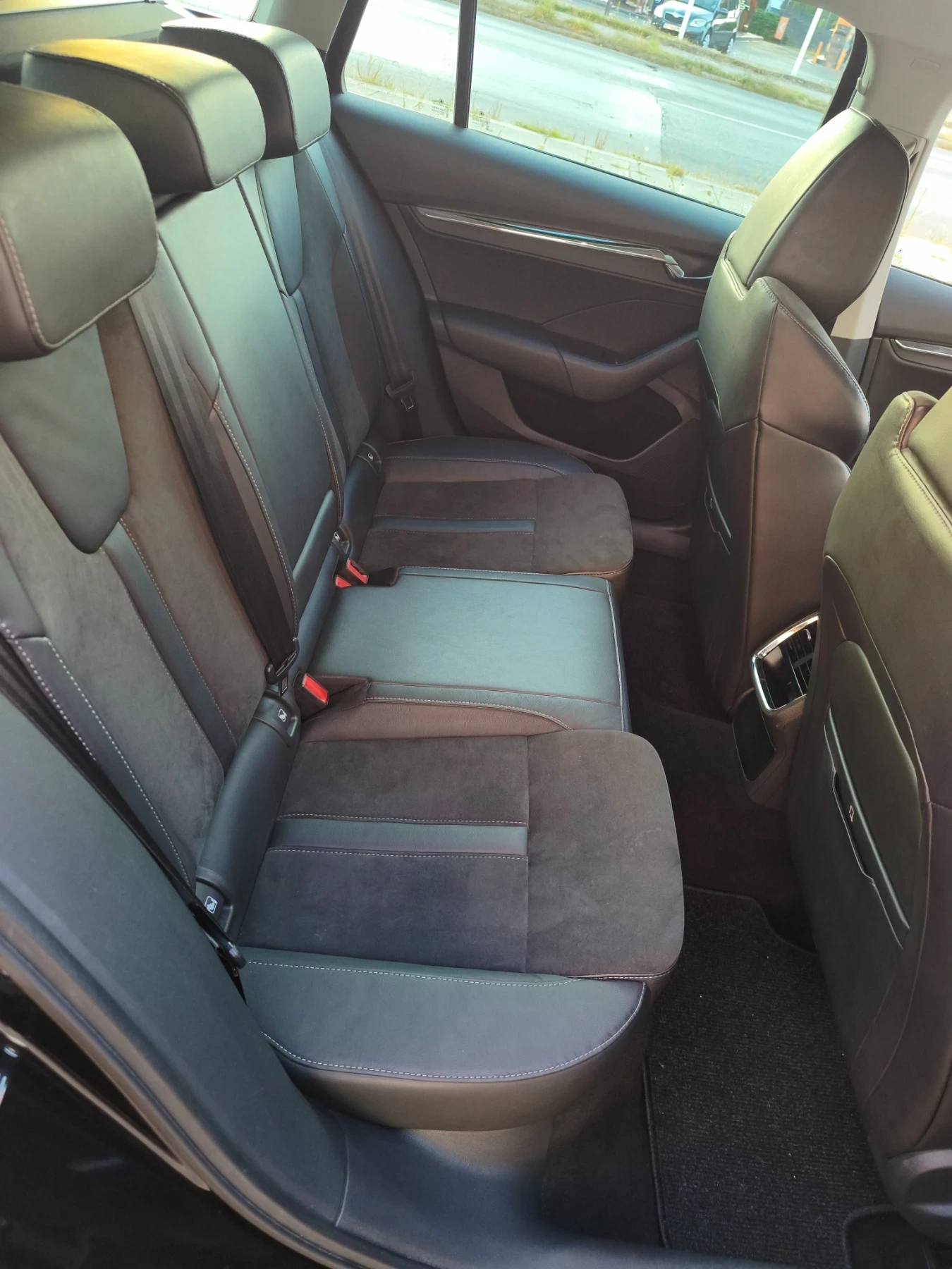 Skoda Octavia 2.0 TDI 150 к.с.MATRIX DIGITAL COCKPIT LED , снимка 11 - Автомобили и джипове - 55616981
