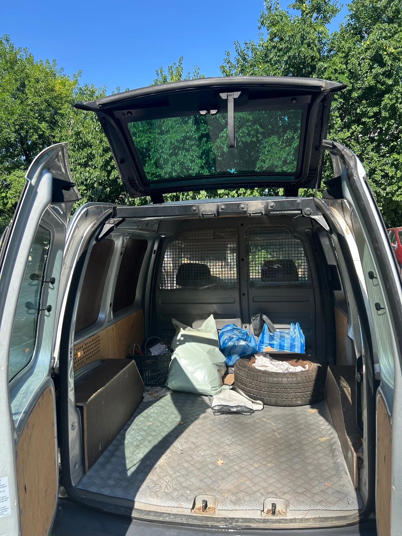 VW Caddy 2.0, снимка 11 - Автомобили и джипове - 55683792