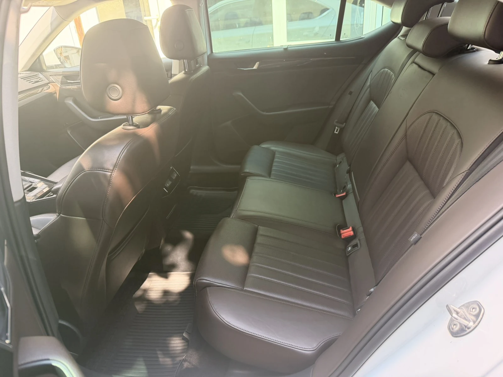 Skoda Superb L&K 4х4, снимка 9 - Автомобили и джипове - 55799672