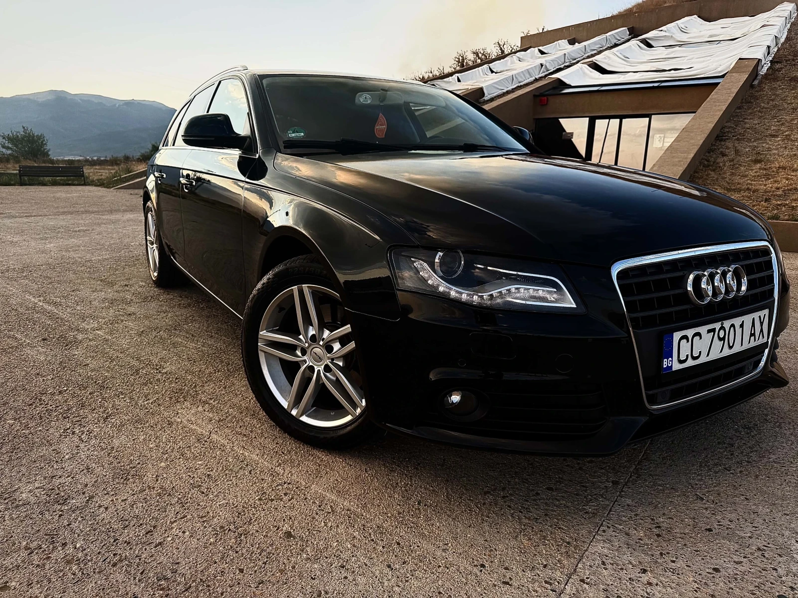 Audi A4 2.0 TDI, снимка 11 - Автомобили и джипове - 56160630