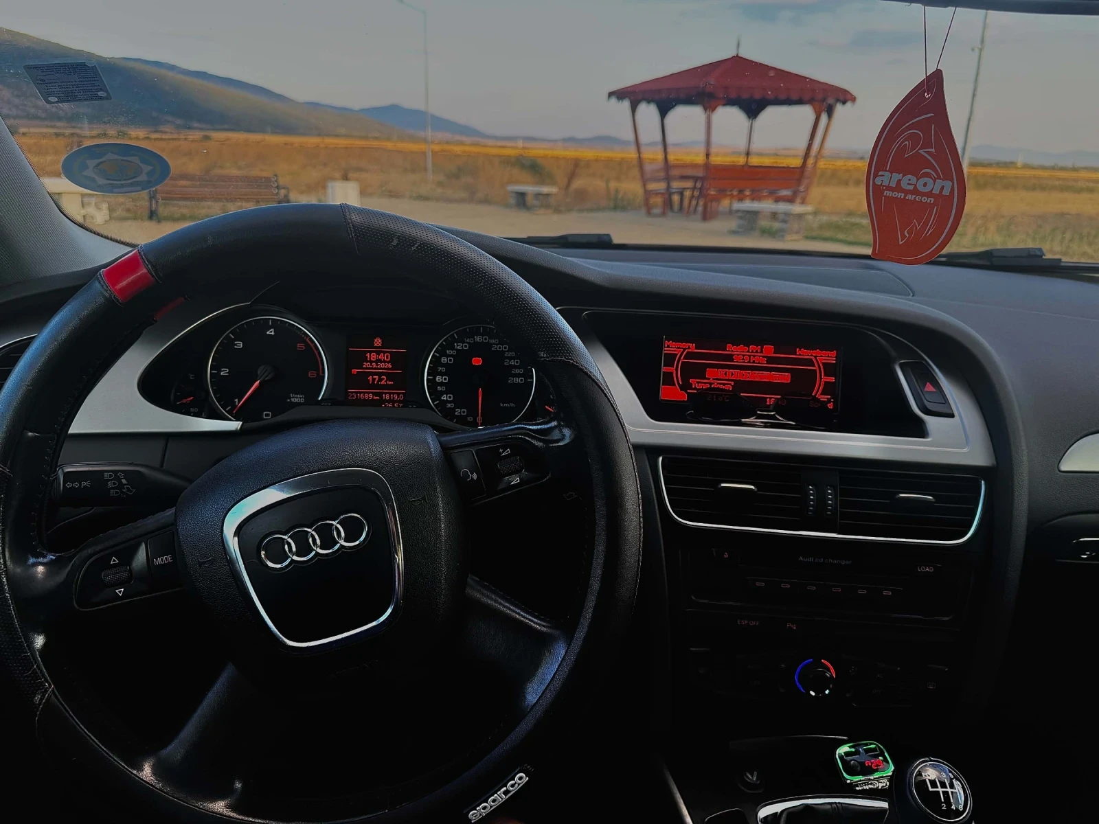 Audi A4 2.0 TDI, снимка 8 - Автомобили и джипове - 56160630
