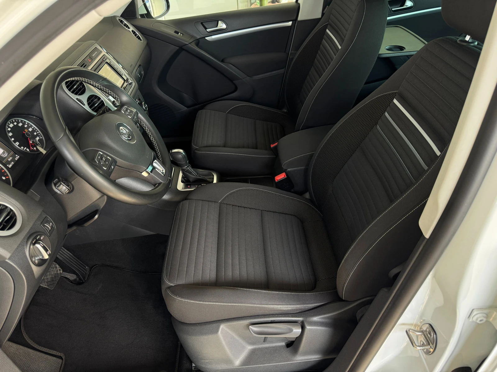 VW Tiguan 2.0TDI* 140к.с* СЕРВИЗНА К-КА С ПЪЛНА ИСТОРИЯ В VW - изображение 7